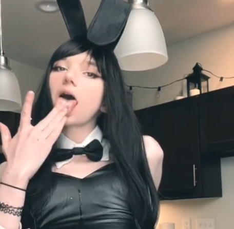 外国cd伪娘femboylunluns剪辑合集1V447M，柔韧自吸