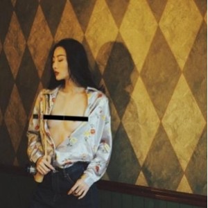 斗鱼超级人气高品质国模之光高冷女神逗本逗鸭最新私拍合集16V346M，校园风情