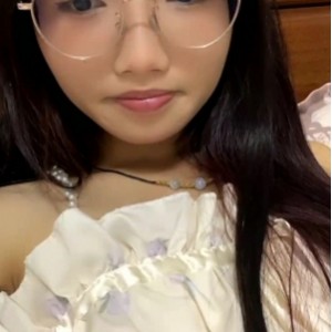 百度眼镜学妹十四诗宿舍直播合集138部118.8G，收藏604