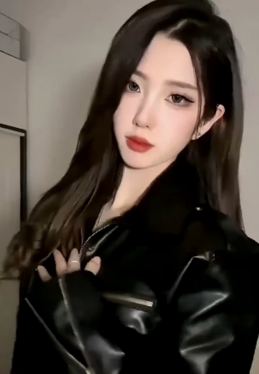 ED2K百度Luka私拍福利视频合集37部5.5G，蕾丝深V脚下湿痕诱惑