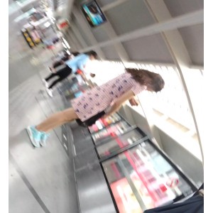 TTK小雅街头抄底视频合集37部8.5G，黑长直腿细白某处风光