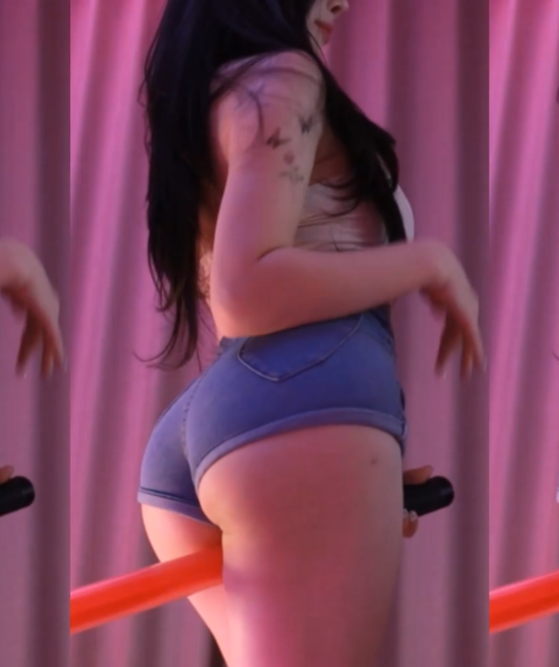 B站金玉羽裤里丝热舞合集10部2G蜜桃臀暴击