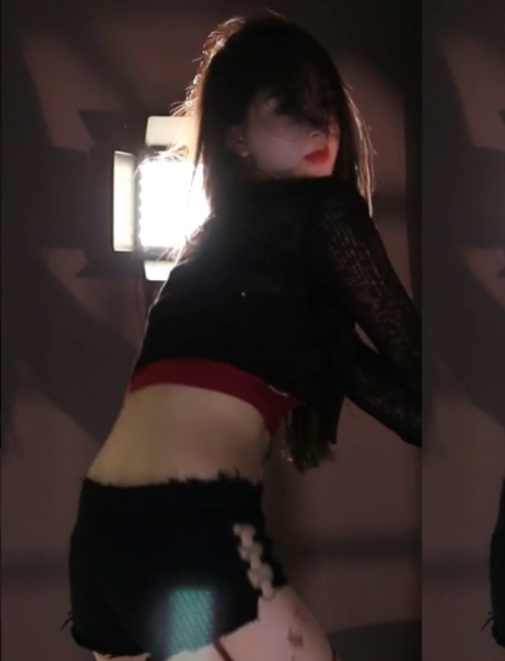 南妹儿4月直播湿身诱惑23部斗鱼热舞合集4.13G