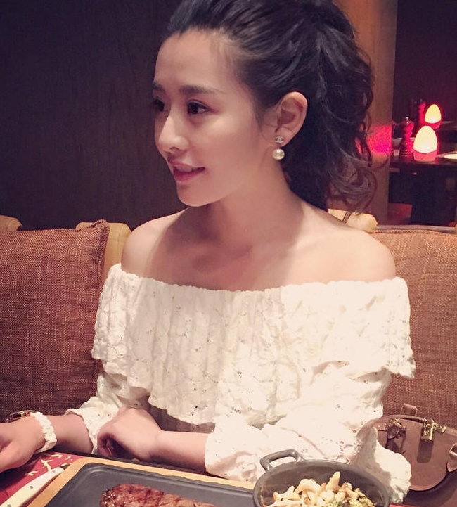 5V35P女模醉酒互动288M私藏档案这腿太撩人