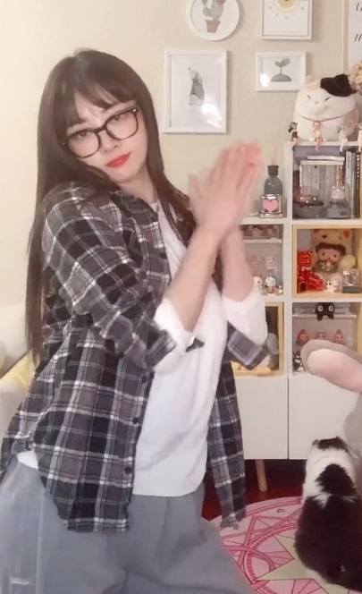 甜小乜抖音90V合集大球网红524M火辣舞姿