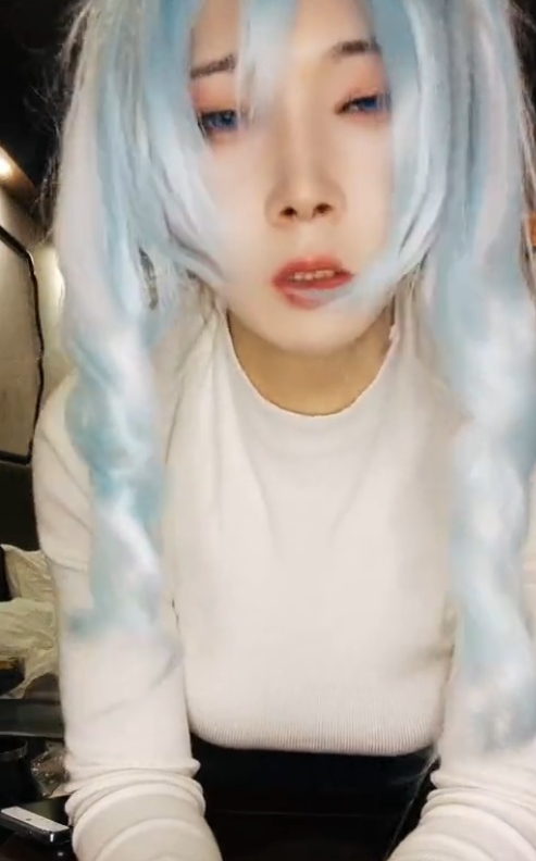 雪女COSPLAY水银灯火辣推特1部95M