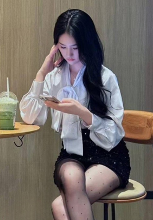 刘婉婷女仆JK白丝约会视频1V15P114M优质粉嫩