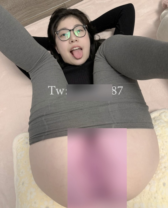 推特秦嘉倪蜜桃臀互动视频24部650M视角独特