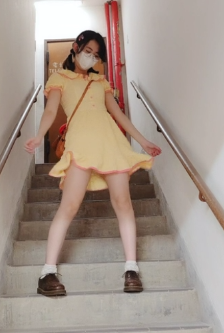 快手奶咪绝密私拍46部6.99G复古肉丝楼梯间逗趣合集